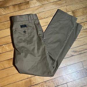 Banana republic Mens trousers, like khaki color and soft material